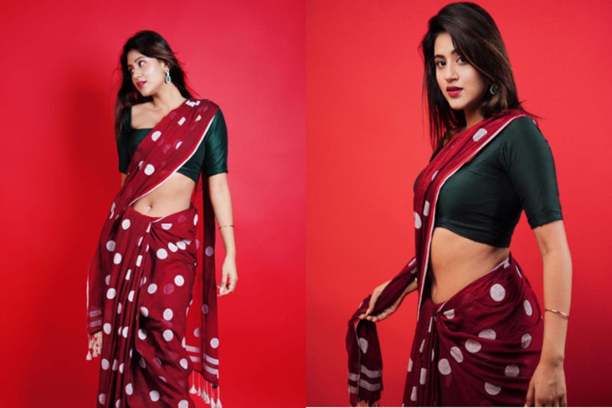 Anjali Arora Flaunts Her Sexy Waist In A Red Saree Looking Sensual The Live Ahmedabad 
