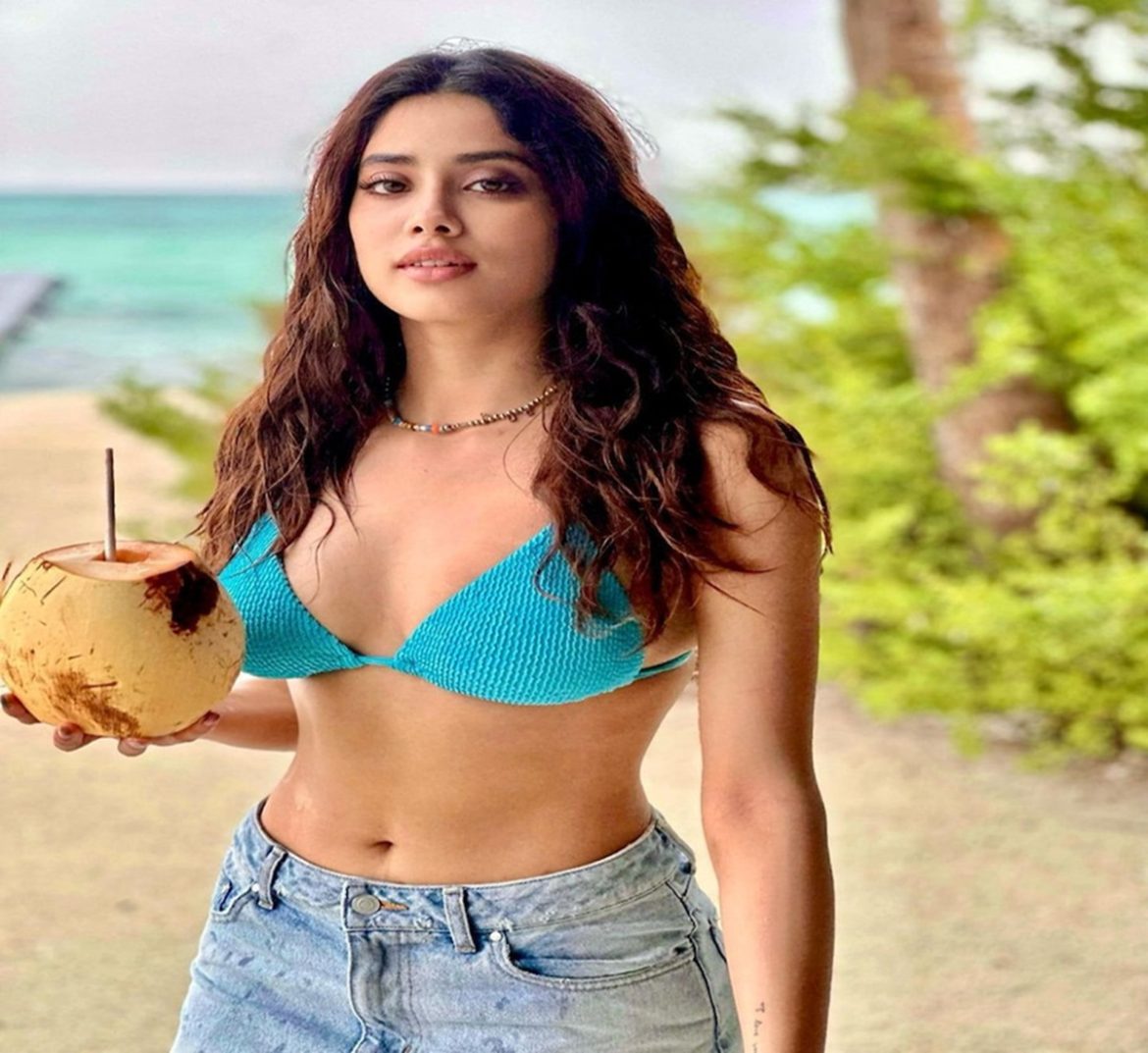Janhvi Kapoor melt hearts&nbsp;with new gorgeous photos from Maldives vacation