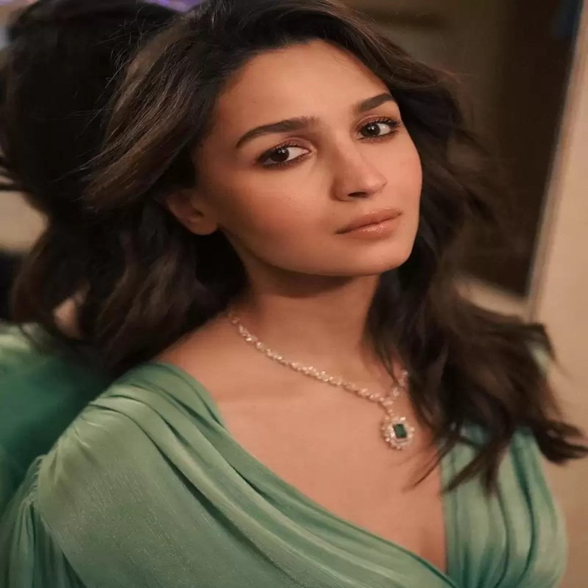 Alia Bhatt shares her recent pictures and she looks dead-drop gorgeous ...