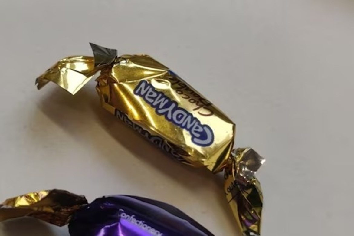 Ahmedabad Police give&nbsp;Toffees to a woman for obeying traffic rules; ‘Cute’ gesture receives applause