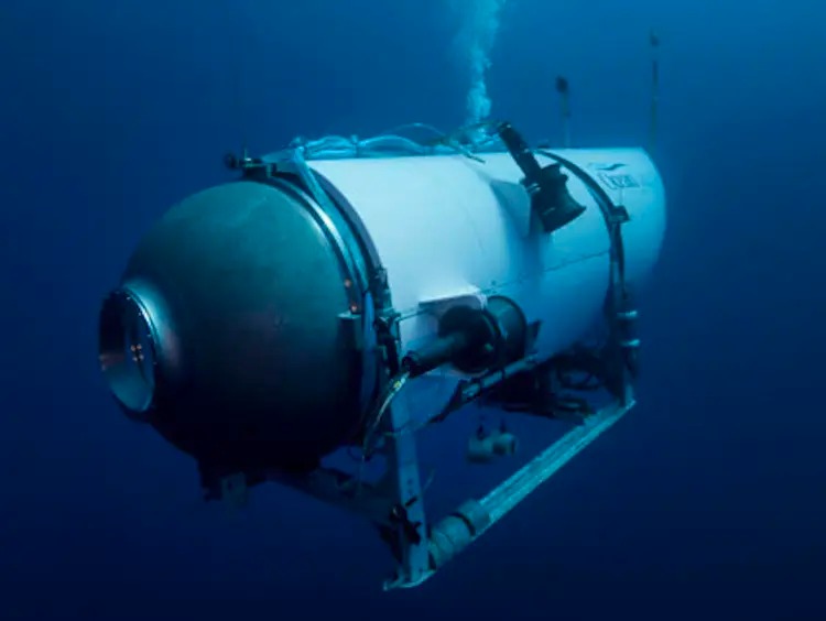 Tourist submersible that went to explore Titanic wreckage goes missing ...