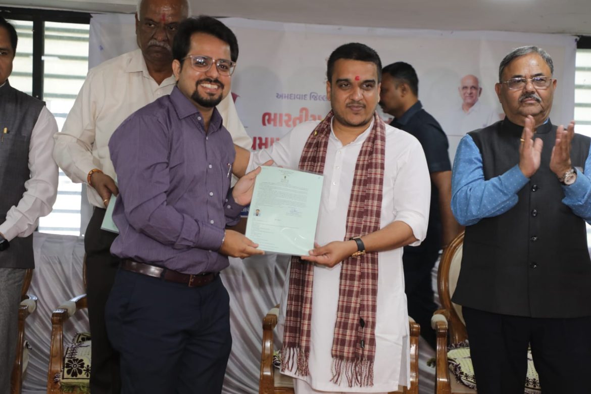 56 Pakistani Hindus given Indian citizenship in Ahmedabad; 1,200 since 2017
