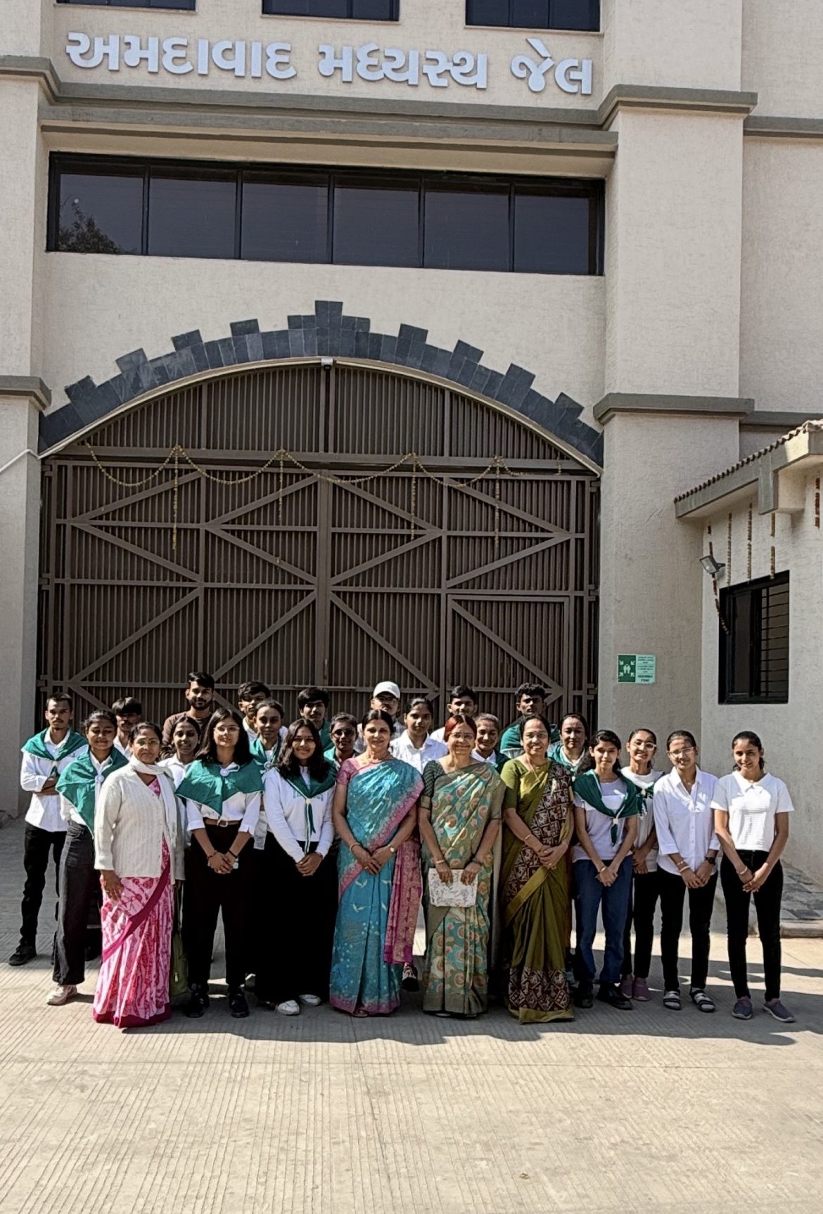 NSS Students of SR Mehta Arts College Gain First-Hand Insight into Prison Rehabilitation