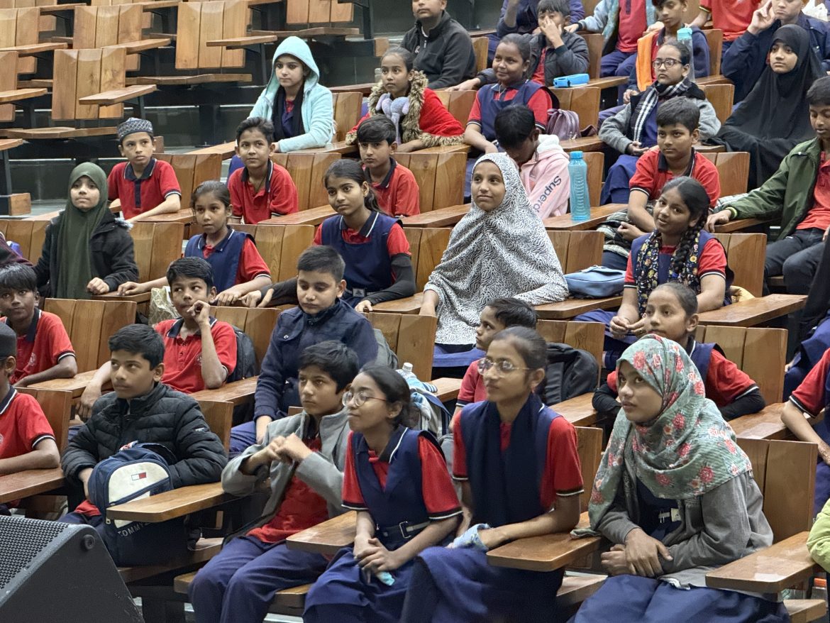 IIT Gandhinagar’s CCL Conducts STEM Workshops for AMC Schools