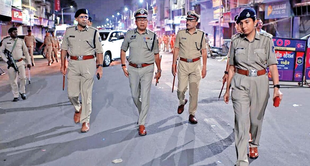 Night Police Checks Meant Only to Track Criminals, Cops Assure Public
